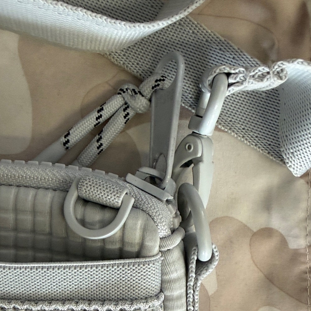 Dagne Dover Small Quilted Crossbody Bag in Light grey - Picture 5 of 7